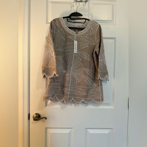 🎃NWT Chicos floral artisan top.